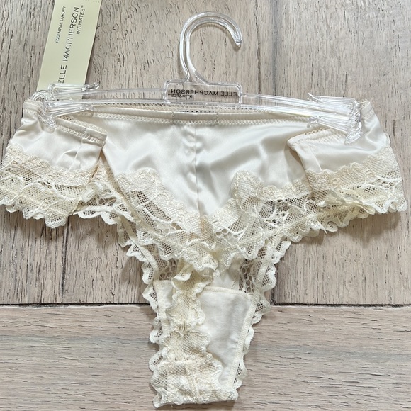 New pair of Elle Macpherson  Lush Bloom retro cream thong E37-1038 dive Large - Picture 3 of 3